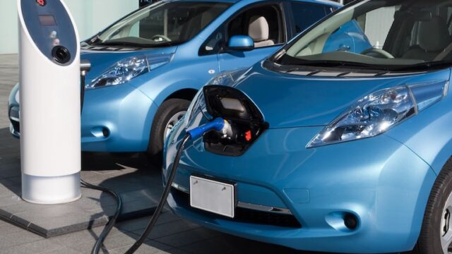 日本で購入できる電気自動車の車種や国内のEV普及状況を紹介